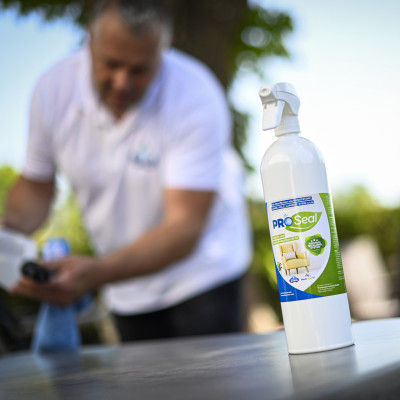PRO Seal application on garden furniture against dirt and limescale stains